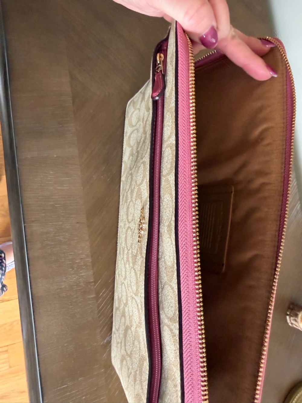 Coach Beige Signature Canvas Laptop Case with Pink Trim - Picture 2 of 2